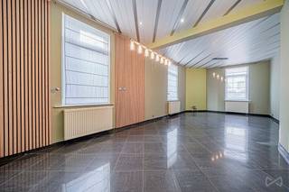 Implantée dans un environnement calme à Jemappes, cette agréable maison en bon état d’entretien vous séduira par son agencement pratique et...