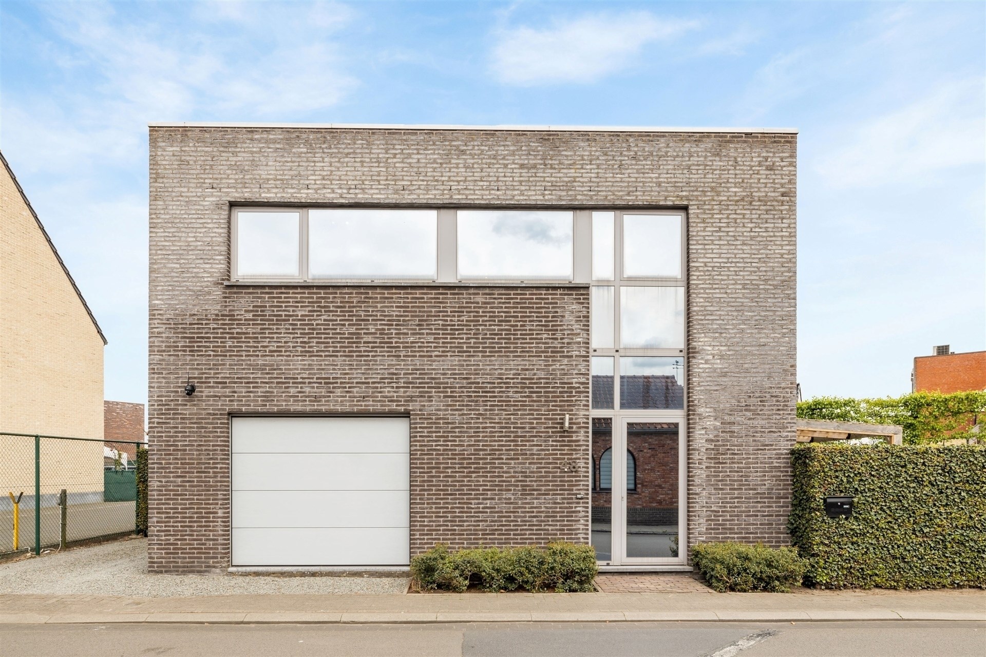 Recente gezinswoning met 3 slaapkamers en inpandige garage (BJ 2014) - foto 1