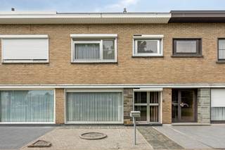 Deze gezellige gezinswoning is gelegen in het hartje van Willebroek, waardoor winkels, scholen en horecazaken op wandelafstand zijn. Uiteraard is...
