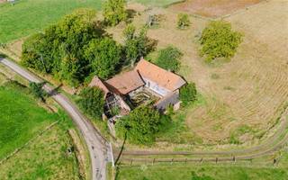 ELLEZELLES – Vous êtes à la recherche d'un projet de rénovation unique dans un lieu d'exception?Cette opportunité pourrait être pour vous ! Les...