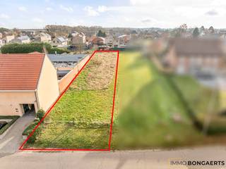 Deze bouwgrond van maar liefst 8a55ca voor halfopen bebouwing is rustig gelegen langs de Sparstraat in het centrum van Meeuwen...