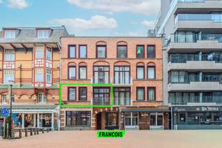 In de rustige en aangename Meeuwenlaan bevindt zich dit recent volledig gerenoveerde drie slaapkamerappartement met zijdelings zeezicht, dat...