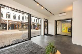 NIVEAU 0Winkel ca. 29m² (bruikbare vloeroppervlakte volgens EPC):Etalagebreedte ca. 6m.Plafondhoogte ca. 3m.NIVEAU -1Stockageruimte ca. 21m²:Voorzien...