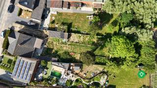 Deze woning is gelegen op een royaal perceel van 1126 m², met een straatbreedte van 14 meter. Het perceel is volledig bouwgrond, wat...
