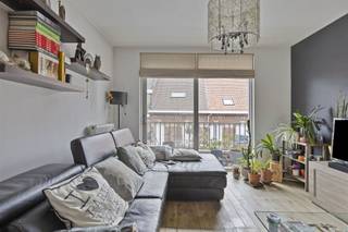 Welkom in dit schitterende appartement in het hart van Ronse! Deze woning, met een bewoonbare oppervlakte van 88m², biedt een mix van comfort...