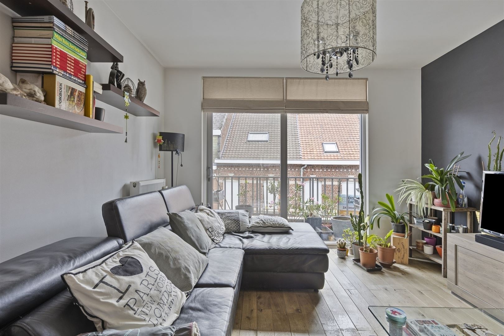 Recent ruim 2-slpkapp. met dubbele garage - foto 2