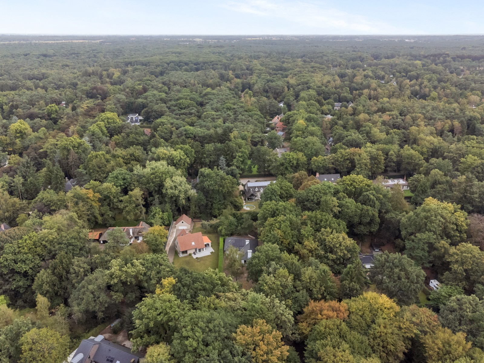 Bouwgrond van 2.231 m² in een oase van groen en rust - foto 2