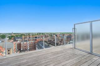 Ruim duplexappartement met 2 slaapkamers en 4 terrassen te koop gelegen op de zevende en achtste verdieping van de jonge residentie...