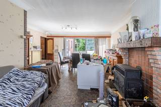 Op te frissen woning (195m²) met 4 slaapkamers, garage en tuin (400 m²) in Kalmthout. Hier woon je nabij de dorpskern en profiteer je van een vlotte...