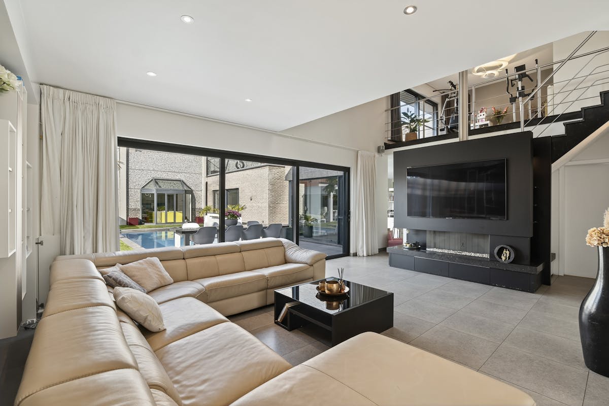 Villa de luxe avec jardin exclusif et entrepôt dans une zone PME - photo 5