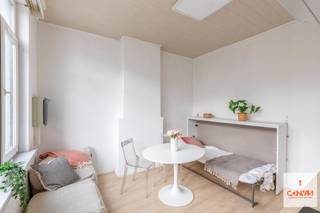 Deze te renoveren studio is gelegen aan de binnenring van Gent, waardoor u een vlotte verbinding heeft naar Gent Centrum, de R4 en N9. Daarnaast...