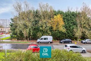 Deze zeer ruime garagebox in Residentie Polderzicht wordt te koop aangeboden. Er is plaats voor een éénpersoonswagen maar ook voor uw fietsen of materiaal.<br /><br />Meer info of bezoek inplannen? DRL Vastgoed, 050 65 95 95 of info@drlvastgoed.be