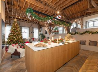 Energiezuinige loft van maar liefst 338 m² bewoonbare oppervlakte met 3 slaapkamers en evenveel badkamers maakt deel uit van een kleinschalig...