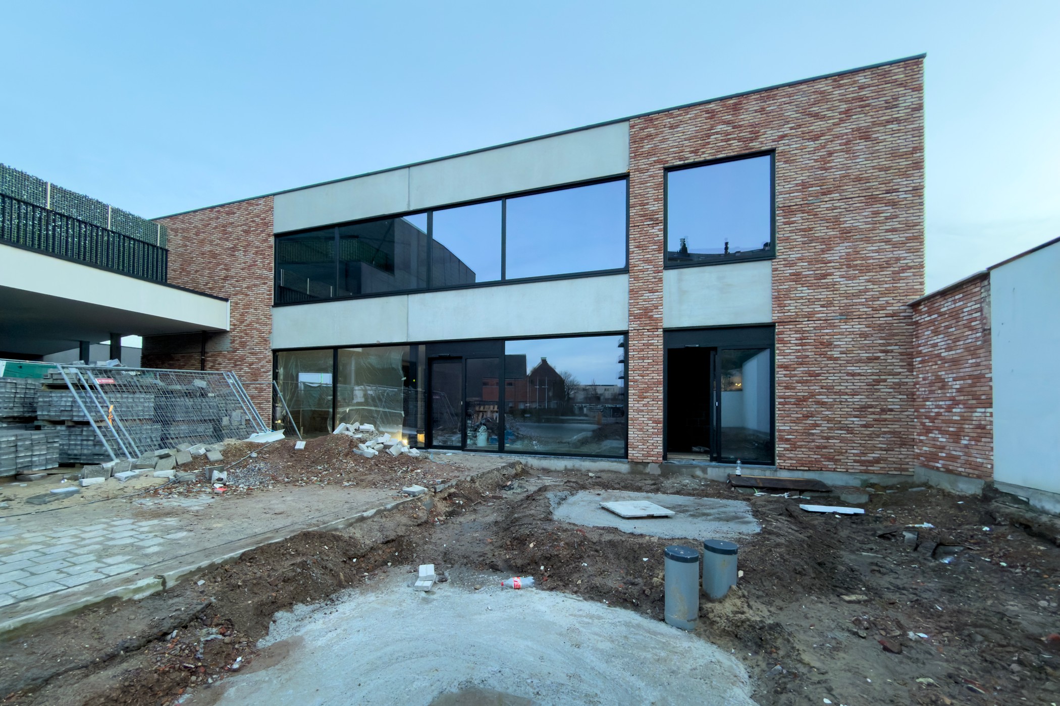 Handelspand 780m² te huur op toplocatie - photo 1