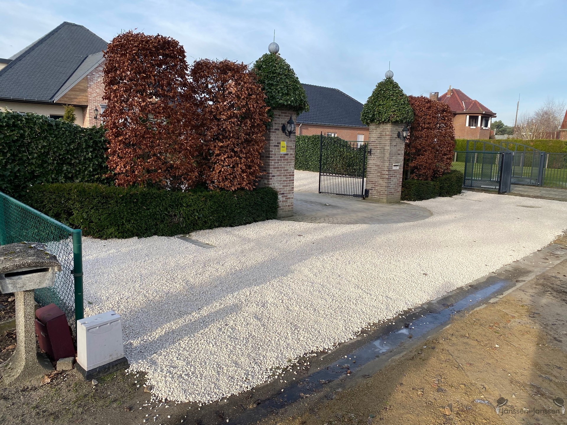 Sfeervolle villa met 5 slaapkamers, zwembad, veranda en uniek verhuurpotentieel - foto 2