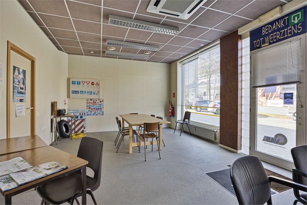 Gelijkvloerse kantoorruimte aan de stadsrand - foto 5