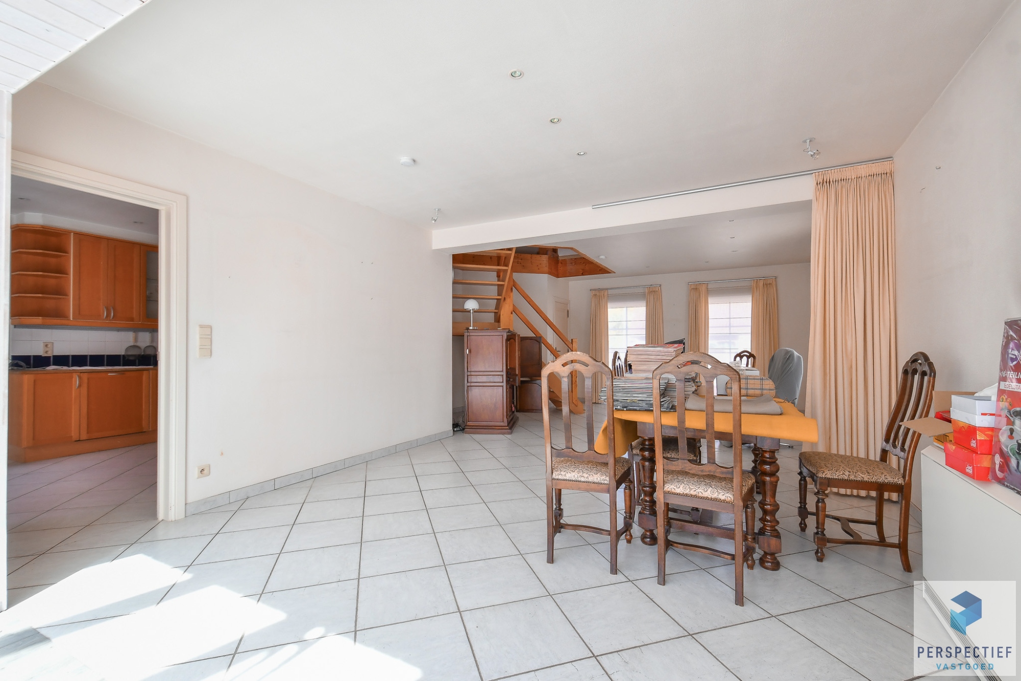 Unieke villa met dubbele garage en opslagplaats/ loods in rustige omgeving - foto 5