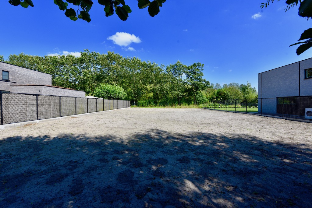 Groen en rustig gelegen bouwgrond in Eeklo voor 249.000 EUR - foto 3