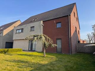 ID7319449: Ruim en energievriendelijk gelijkvloersappartement met 3 ruime slaapkamers (12m² elk) , inpandige garage (incl.wasplaats) ,...