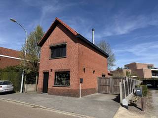 Er worden op dit moment geen bezoeken meer ingepland.Deze instapklare woning is gunstig gelegen in een rustige straat, op korte afstand van het...