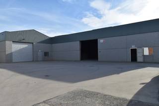 Polyvalente opslagruimte gelegen langs de Bissegemstraat en op een paar minuutjes van op/afrit autostrades. Een oppervlakte van ongeveer 316...