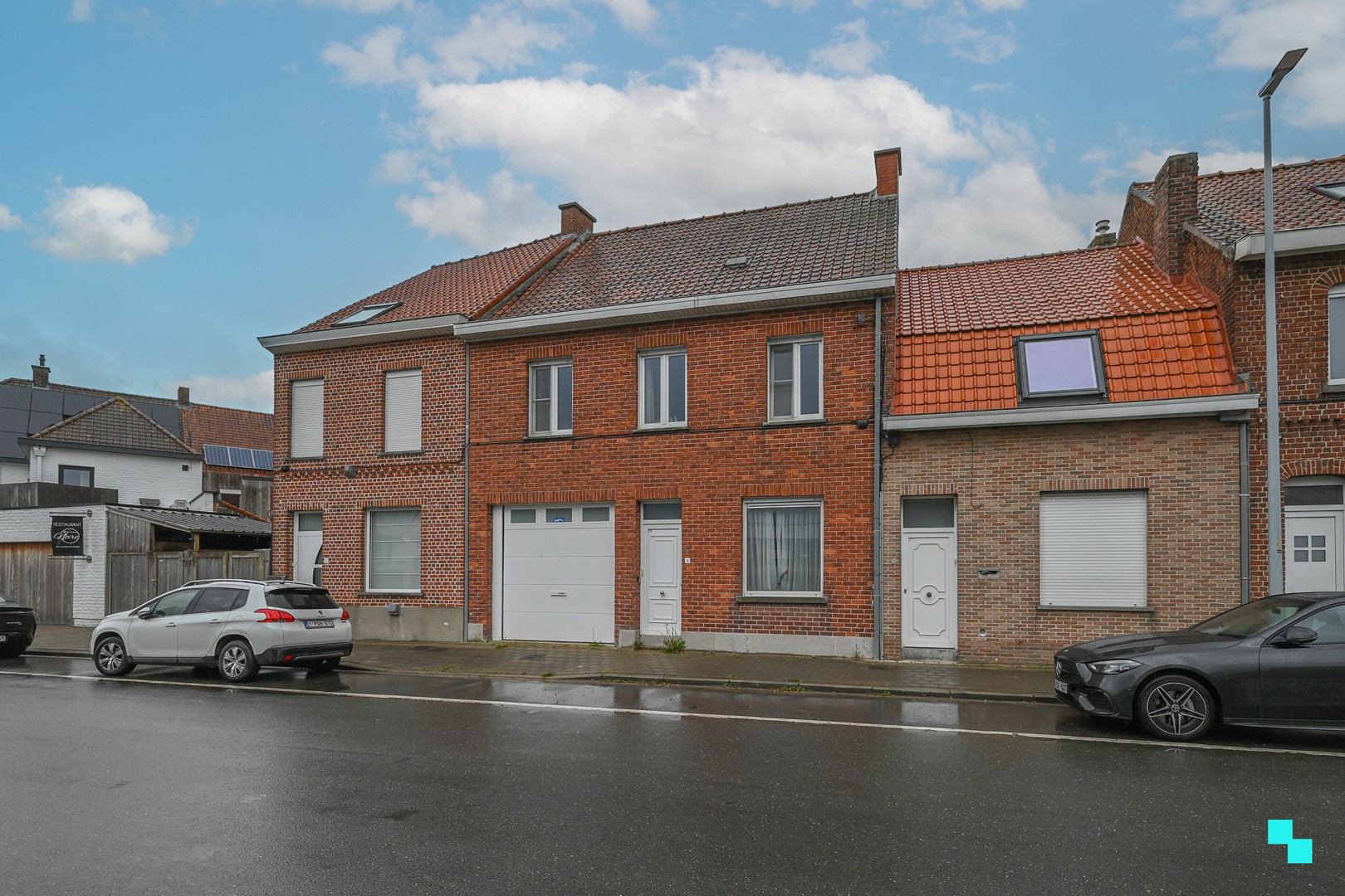 Te renoveren ééngezinswoning met vier slaapkamers en stockagemogelijkheden te Izegem - foto 1
