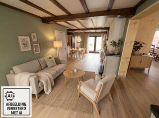 Ontdek deze ruime woning, ideaal voor wie op zoek is naar een project met potentieel. Met een bewoonbare oppervlakte van 296m² en een perceeloppervlakte van 370m², biedt deze woning talloze mogelijkheden voor renovatie en personalisatie. Bij binnenkomst wordt u verwelkomd in de inkomhal die leidt naar een open leefruimte, ideaal voor een eetkamer of een gezellige zithoek. De keuken is functioneel en voorzien van alle noodzakelijke aansluitingen. De woning beschikt over meerdere ruimtes die naar eigen wens kunnen worden ingedeeld, waardoor u de mogelijkheid heeft om een aantal slaapkamers en badkamers naar uw behoeften te ontwerpen. Aan de achterzijde bevindt zich een zonnig terras dat uitkijkt op een onderhoudsvriendelijke tuin, een geweldige plek voor ontspanning en buitenactiviteiten. De kelder biedt extra opslagruimte, 1ste berging van € 16m² en een 2de berging van 13m². De garages geven een gezamelijke oppervlakte van 45m². Dit pand is gelegen in een rustige straat en toch nabij alle essentiële voorzieningen en openbaar vervoer. Een unieke kans om van dit pand een droomhuis te maken. Aarzel niet en plan vandaag nog uw bezichtiging!