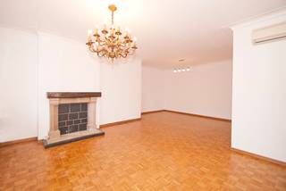 Dit ruime, instapklaar appartement met lift ligt op de bovenste verdieping van een kleinschalige residentie. Op een toplocatie in de...