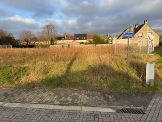 Deze bouwgrond is gelegen langsheen de Groenweg en de nieuwe verkaveling Kwikhage in Affligem en heeft een oppervlakte van 7a87.Dit perceel is...