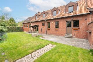 Century21 ImmoNero stelt voor: Deze charmante 3 gevel-woning, rustig gelegen en op wandelafstand van het centrum, openbaar vervoer...