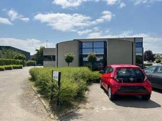 Investeringspand te koop, strategisch gelegen nabij het op- en afrittencomplex Leuven/Haasrode. Gevestigd in een modern kantoorgebouw met...