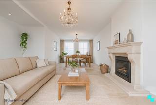 Deze ruime halfopen bebouwing met een bewoonbare oppervlakte van ca. 175 m² (volgens EPC-attest, exclusief kelder en zolder) bevindt zich op...