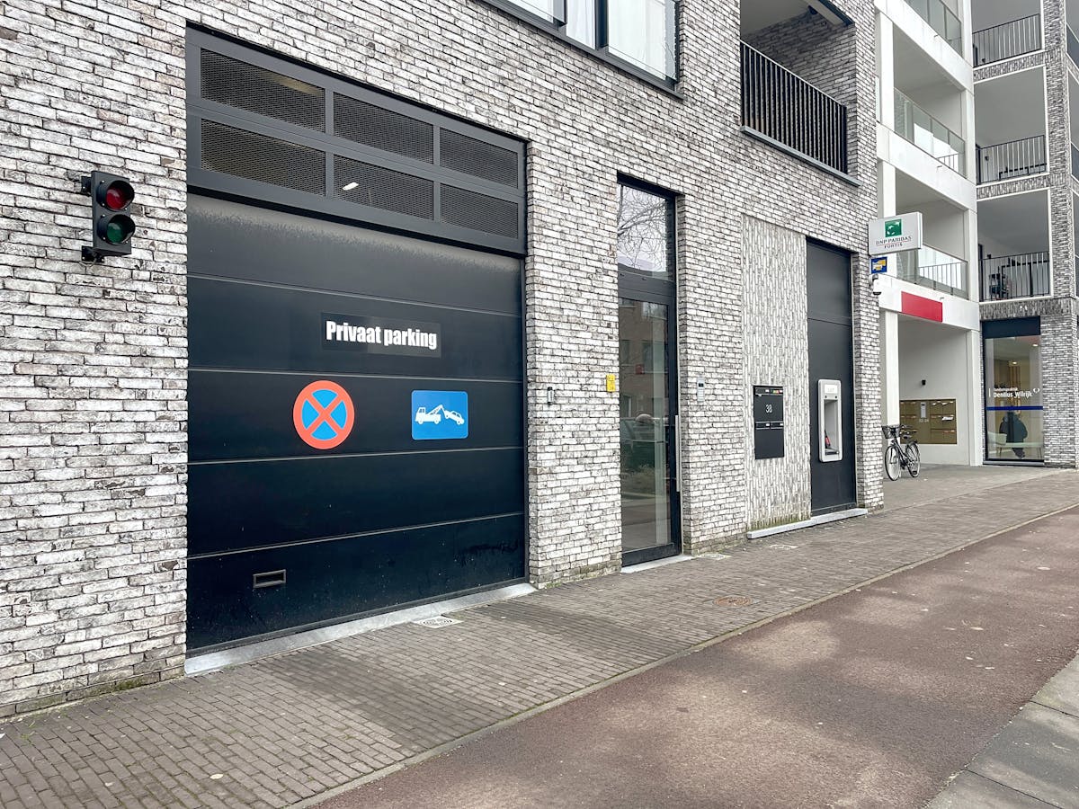 Ondergrondse autostaanplaats te koop in centrum Wilrijk - foto 1