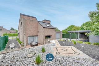 GEZINSWONING MET EEN BEWOONBARE OPP. VAN 311 M² TE VELDWEZELT-LANAKEN ! <br /><br />We vinden deze open woning met een bewoonbare oppervlakte van 311 m² terug op een perceel van 5a 87ca in Veldwezelt-Lanaken. <br /><br />Voor meer informatie, neem zeker een kijkje op onze website via de volgende link:<br />https://www.sterkvastgoedmakelaars.be/detail/te-koop-woning-lanaken/7568258?dosearch=True&flowstatus=ForSale,ForSaleReserved,ForSaleWithBid,ToCompleteForSale,SoldUnderReserve,Sold&pageindex=1&pagesize=12&searchpage=ForSale&sortdirection=DESC&sortfield=pub_flowstatus&transactiontype=Sale
