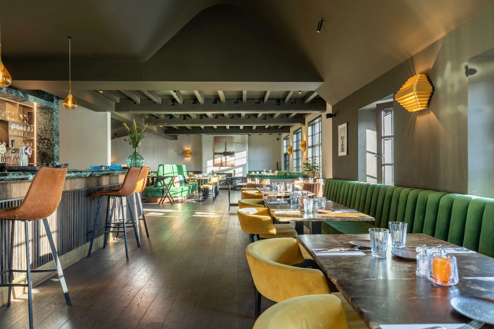 Luxe horecazaak met woonst, parking, terrassen en bureel te Oostduinkerke. - foto 5