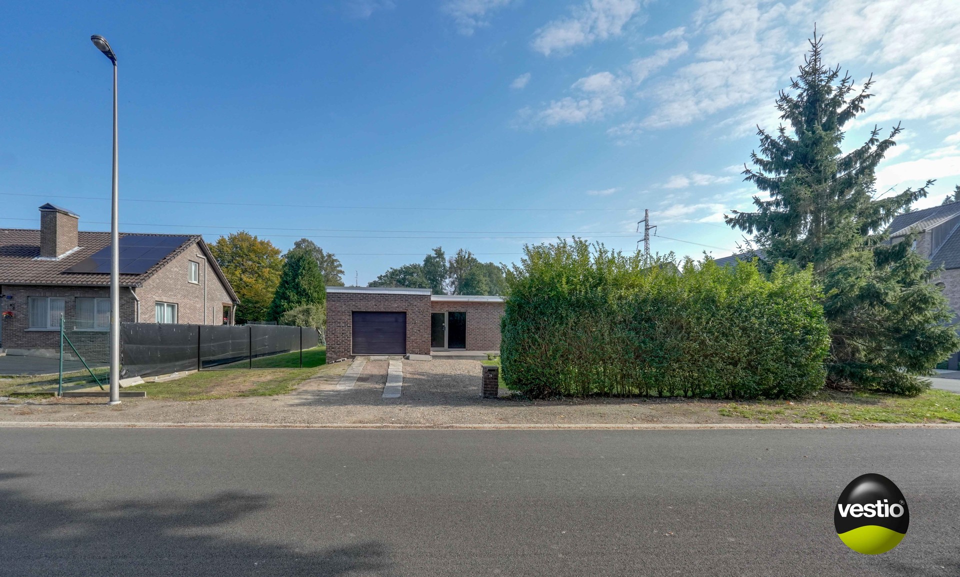 GELIJKVLOERSE BUNGALOW BOORDEVOL POTENTIEEL - foto 3