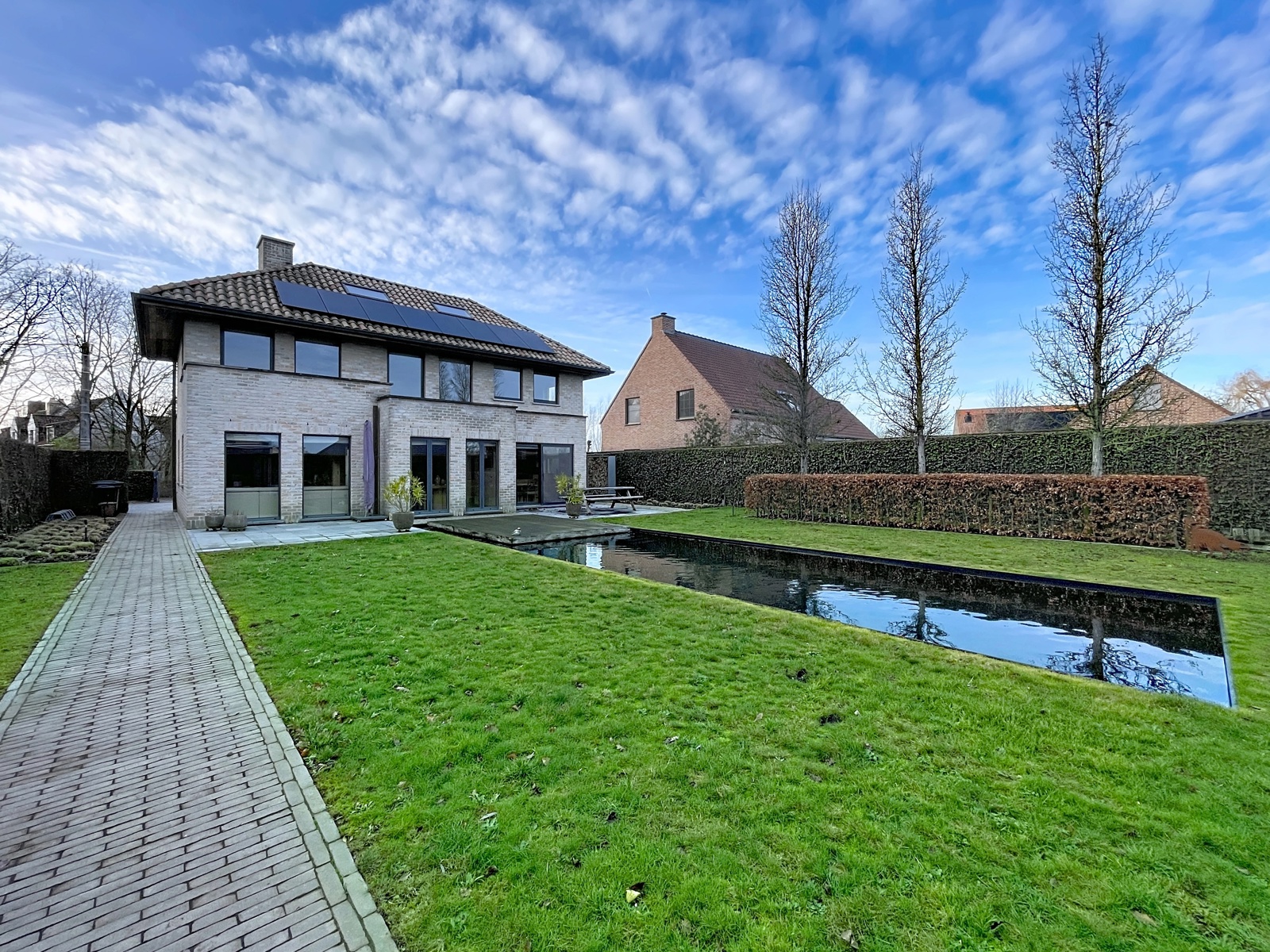 Prachtige villa met 4 slpks, garage en tuin met zwemvijver - foto 3