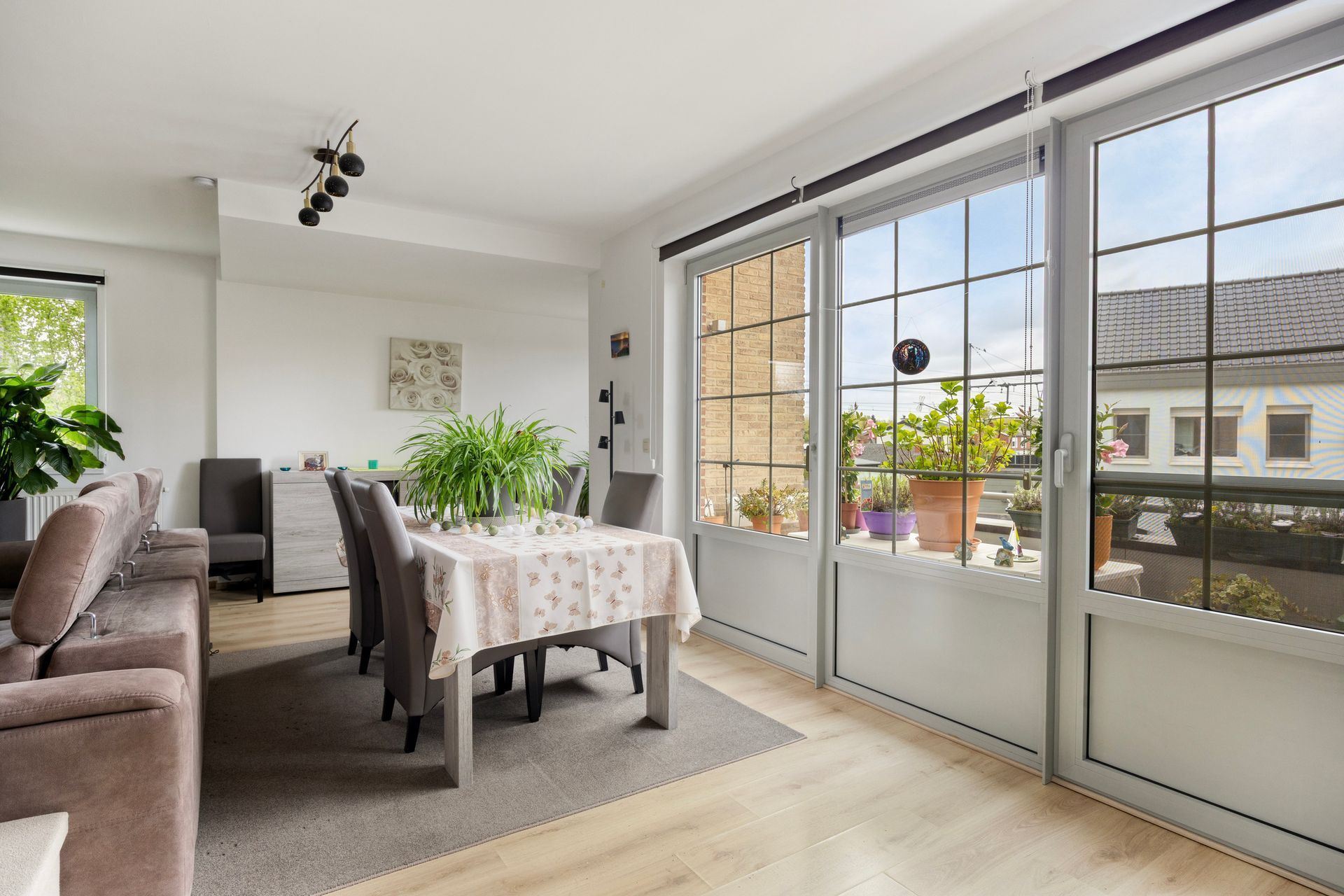 RUIM APPARTEMENT 127M² MET 2 SLPKS, TERRAS, AUTOSTAANPLAATS EN KELDER - foto 5