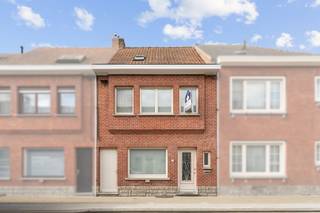 INSTAPKLAAR WONEN MET RUIMTE, COMFORT EN EEN AANGENAME TUINVanafprijs: 299.000 euroRichtprijs: 329.000 euroDeze instapklare woning biedt een...