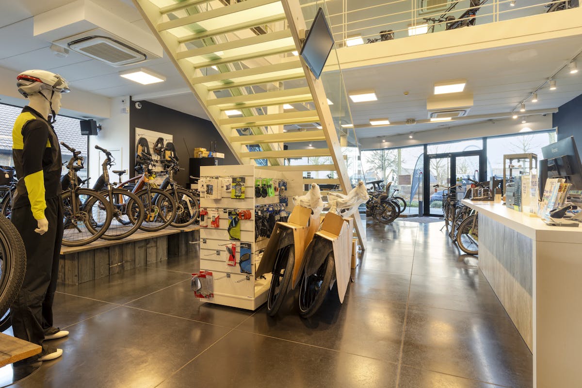 Société de patrimoine avec des locaux commerciaux loués à un endroit bien en vue à Lommel à vendre - photo 5