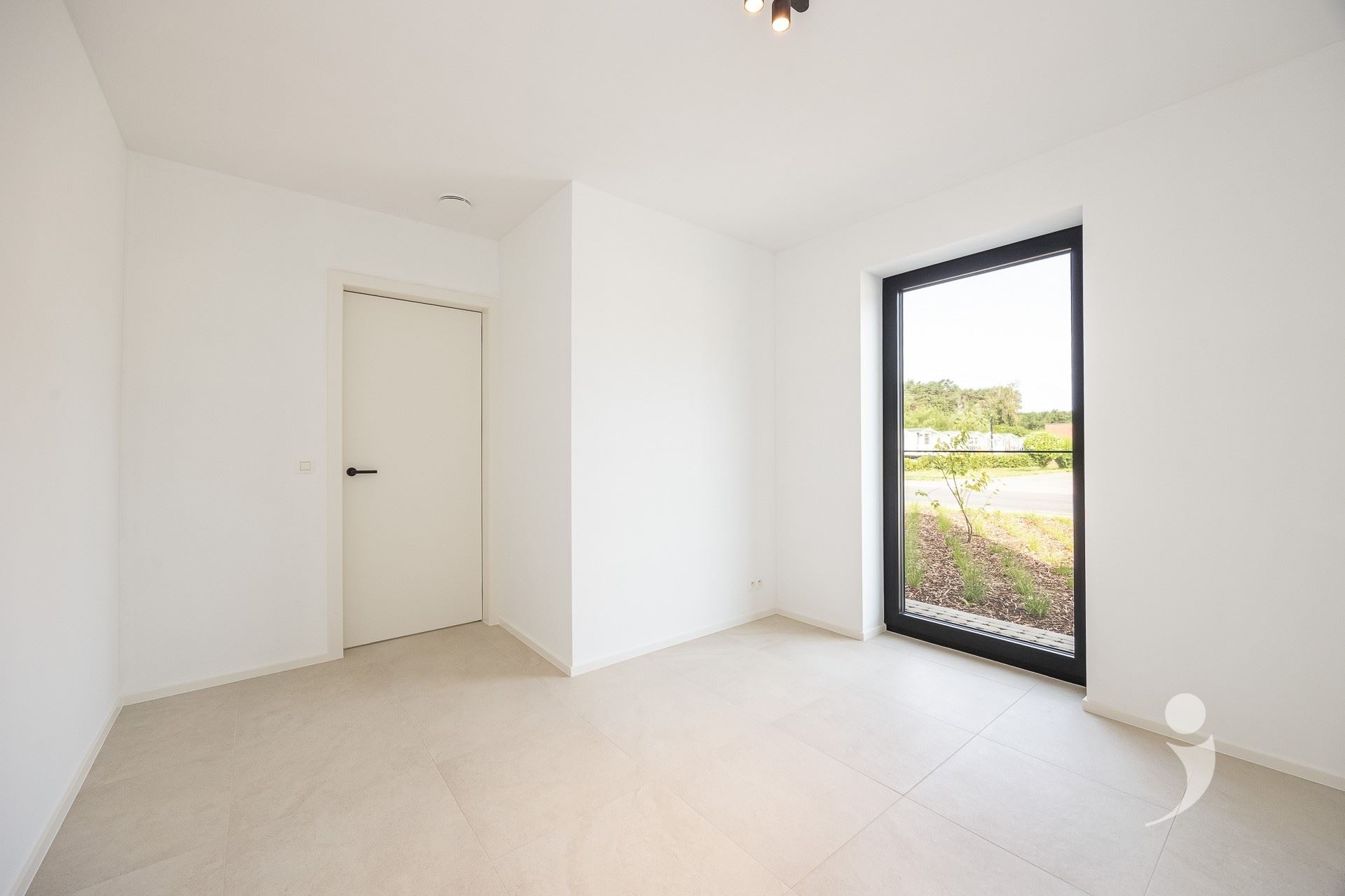 Ruime nieuwbouwwoning met prachtige tuin! - foto 4