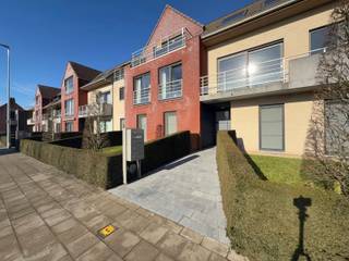 In centrum Zedelgem, op wandelafstand van de markt, de winkels en openbaar vervoer staat dit ruime en instapklare appartement op jou te wachten...