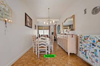 In het hart van Blankenberge treffen we deze uiterst solide, goed onderhouden en bijzonder ruime woning (297m²) met tal van mogelijkheden. Dankzij...
