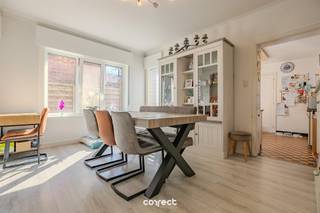 <p><span>Centraal gelegen, halfopen solide bebouwing met oprit, losstaande garage, tuin en 3 slaapkamers.</span></p><p><span> </span></p><p><span>STARTPRIJS: Elk bod boven deze startprijs, wordt voorgelegd aan de eigenaars, die al dan niet kunnen in gaan op dit aanbod.</span></p><p><span> </span></p><p><span>Deze woning heeft een uitzonderlijke ligging, dichtbij scholen, winkels, recreatiemogelijkheden en het openbaar vervoer.</span></p><p><span> </span></p><p><span>Als volgt ingedeeld : de inkom met enerzijds de gezellige, lichtrijke zithoek, anderzijds de eetplaats met keuken en aansluitende de wasruimte/berging en een droge kelder.</span></p><p><span> </span></p><p><span>Op de 1ste verdieping zijn er 2 volwaardige slaapkamers, badkamer en dressing met bovendien nog de mogelijkheid om de badkamer uit te breiden.</span></p><p><span> </span></p><p><span>Via de vaste trap komen we in de prachtige, gerenoveerde zolderkamer met maatkasten.</span></p><p><span> </span></p><p><span>De woning is reeds voorzien van een volledig nieuw, geïsoleerd dak, nieuwe ramen met HR glas en vliegenramen, en vernieuwde elektriciteit op de bovenverdieping.</span></p><p><span> </span></p><p><span>Buiten vind je de ruime oprit met losstaande garage en de volledig omheinde tuin.</span></p><p><span> </span></p><p><span>Daarnaast is er uitbreidingspotentieel, met een optie tot een uitbouw die uitkijkt op de tuin (sumiere plannen reeds aanwezig!)</span></p><p><span> </span></p><p><span>Kortom, een pand  met veel potentieel, ideaal voor wie zijn eigen stempel nog wil drukken om van deze woning werkelijk zijn droomhuis te maken!</span></p><p><span> </span></p><p><span> Contacteer Lorenzo voor een bezoek: 0492 08 08 08  lorenzo@correctvastgoed.be</span></p><p><span> </span></p><p><span> Online schattingstool: https://www.correctvastgoed.be/schatting</span></p><p><span> </span></p>