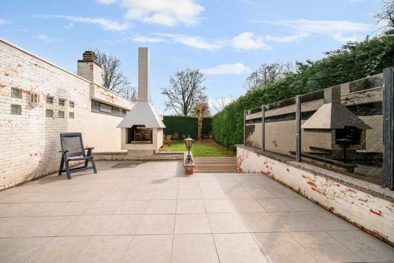 CHARMANTE ALLEENSTAAND LANDHUISJE MET LEUKE TUIN EN POLYVALENT KNAP BIJGEBOUW VAN 200 M² - foto 4