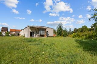 Op een rustig gelegen terrein van ca. 2.444 m² bevindt zich een veelzijdige opbrengsteigendom met bedrijfsruimte, bestaande uit een combinatie...