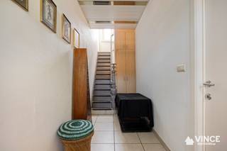 Ben je op zoek naar een gezellige woning met een warme uitstraling én een uitstekende ligging? Deze charmante gezinswoning bevindt zich in een...