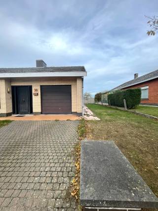 Staden - Ruime alleenstaande woning met prachtige tuin en 5 slaapkamers te koop.Welkom in deze charmante vrijstaande woning met zeer veel...