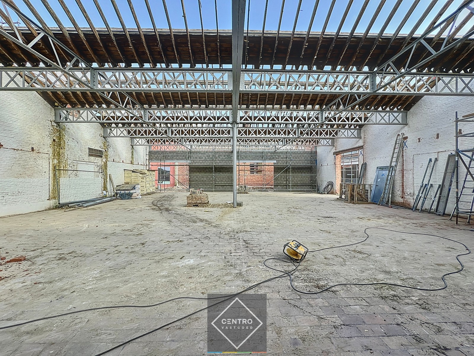 Kantoorgebouw van ± 400m², oplevering VOLLEDIG GERENOVEERD - CASCO in project WALLE  te Kortrijk. - foto 2