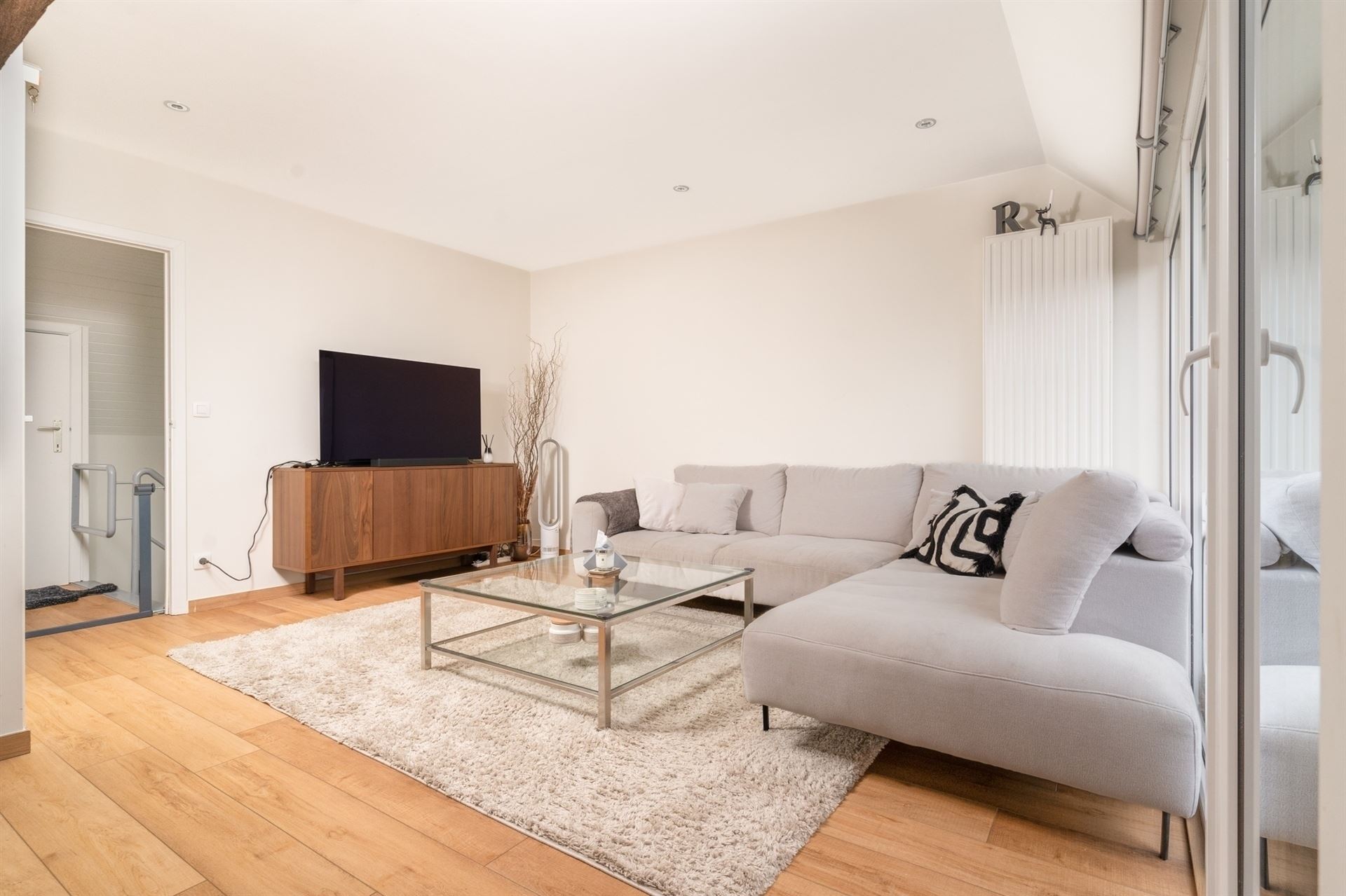 Appartement spacieux de 2 chambres avec emplacement couvert à proximité du centre de Malines - photo 1